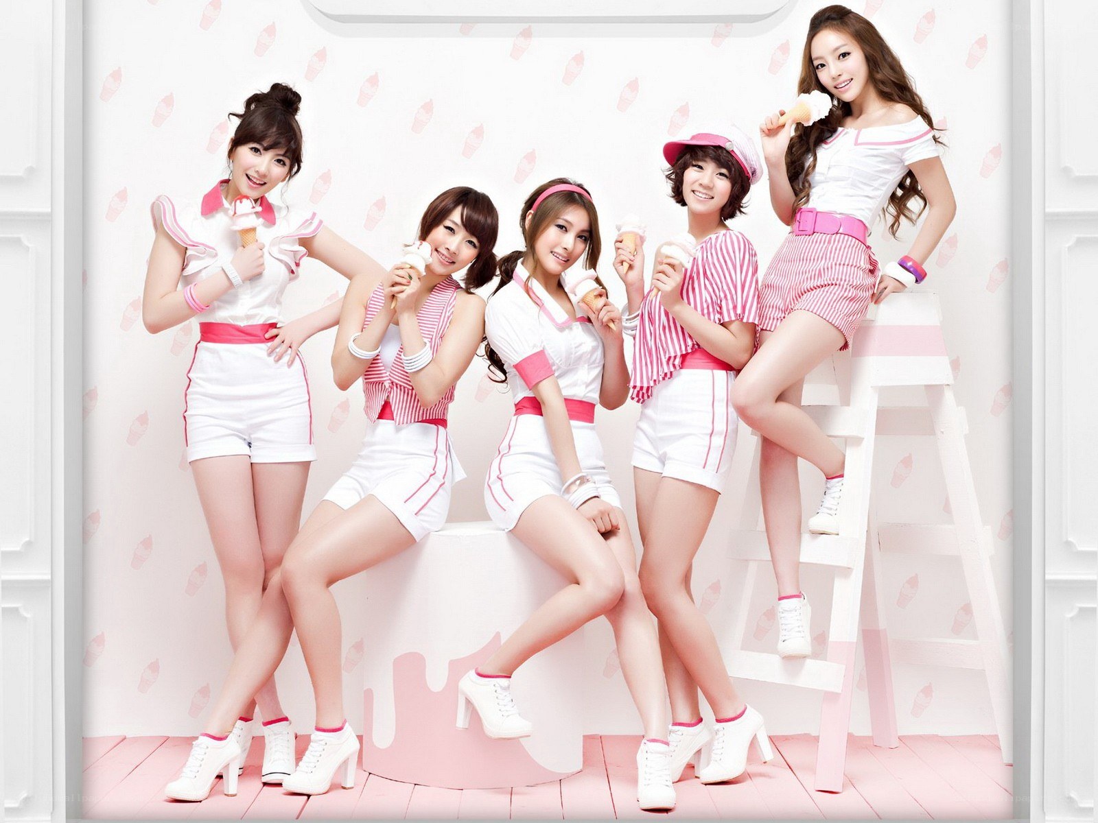 five women with ice cream