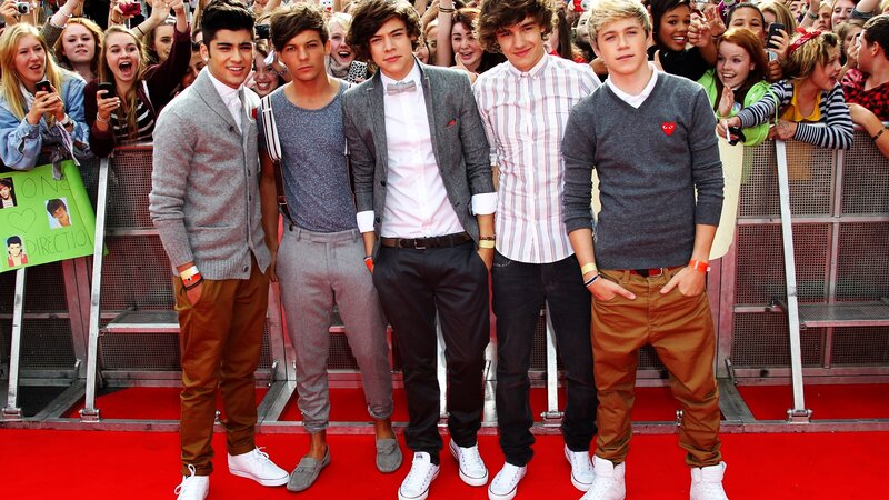 Five Young Men on Red Carpet — Lively
