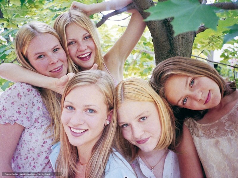 five young women in a tree