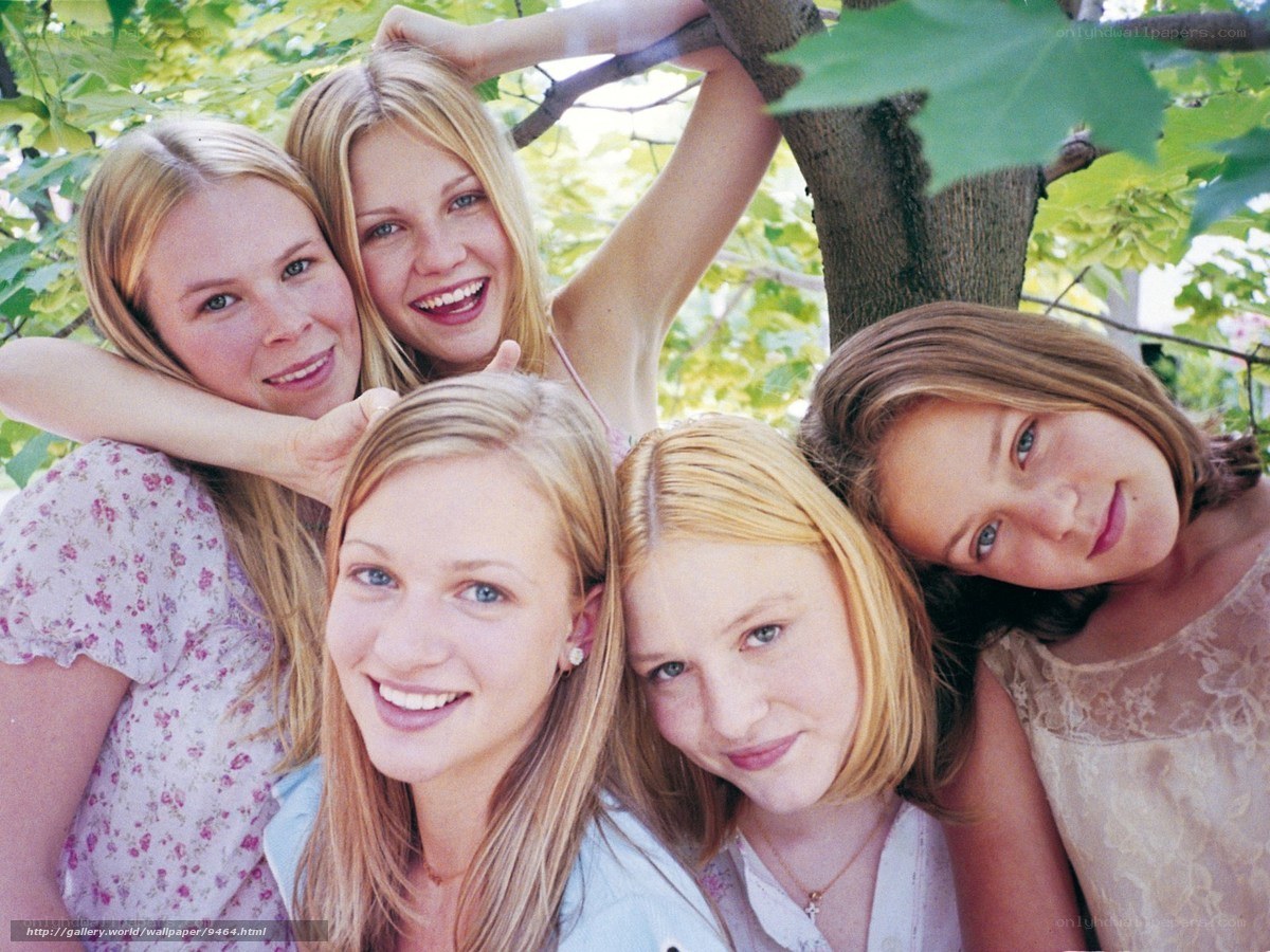five young women in a tree