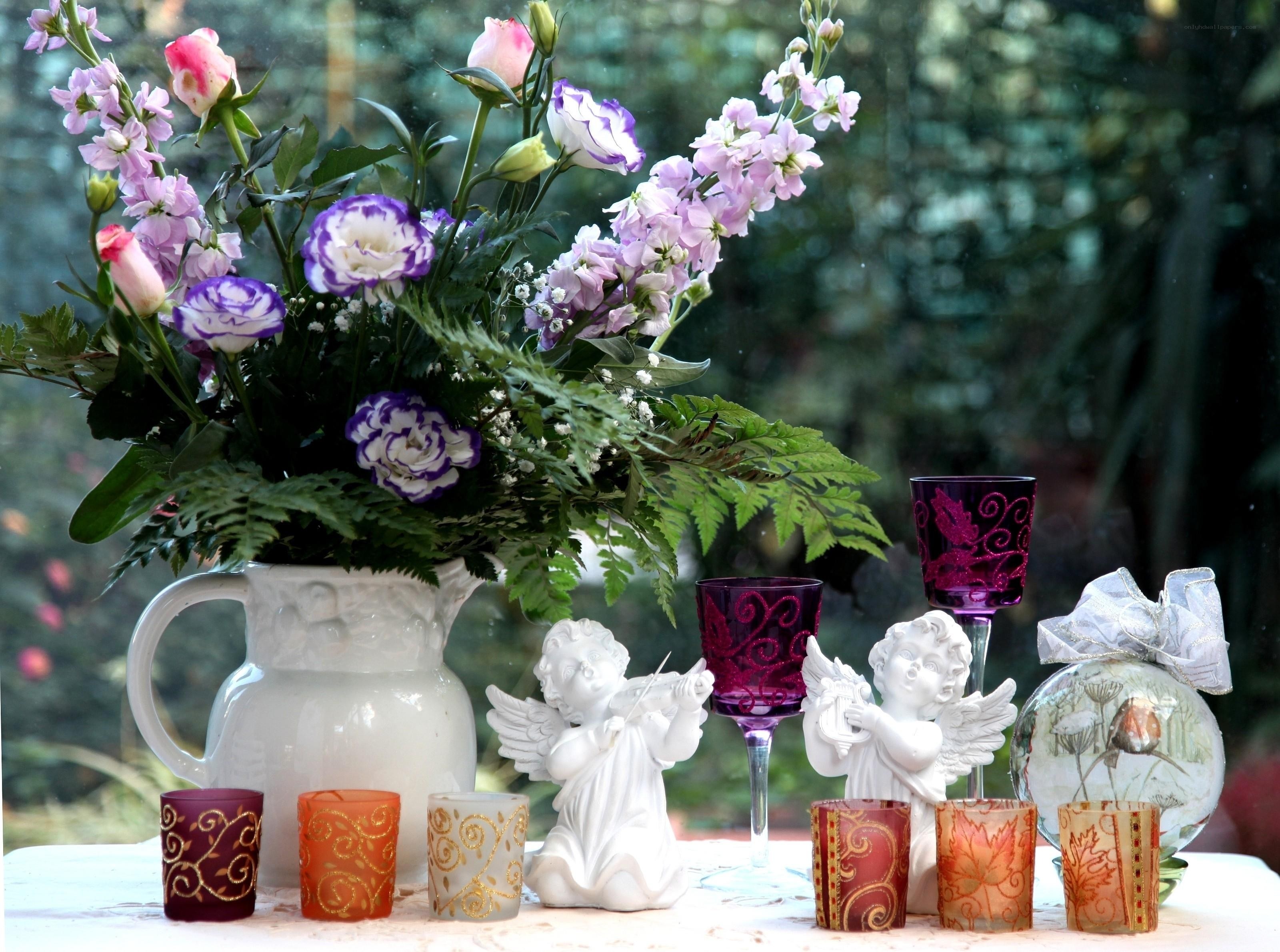 Floral arrangement with angels