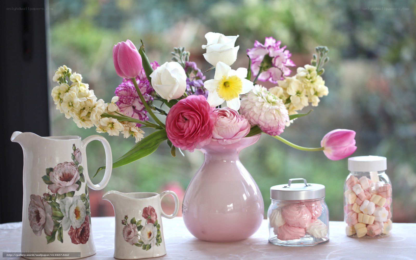 Floral arrangement with ceramics