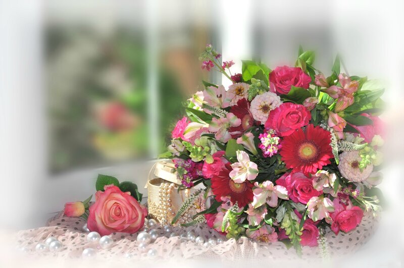 Floral Arrangement with Roses — Pink, Serene