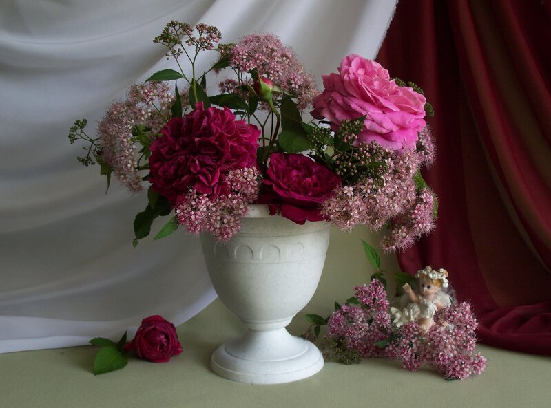 Floral arrangement with roses