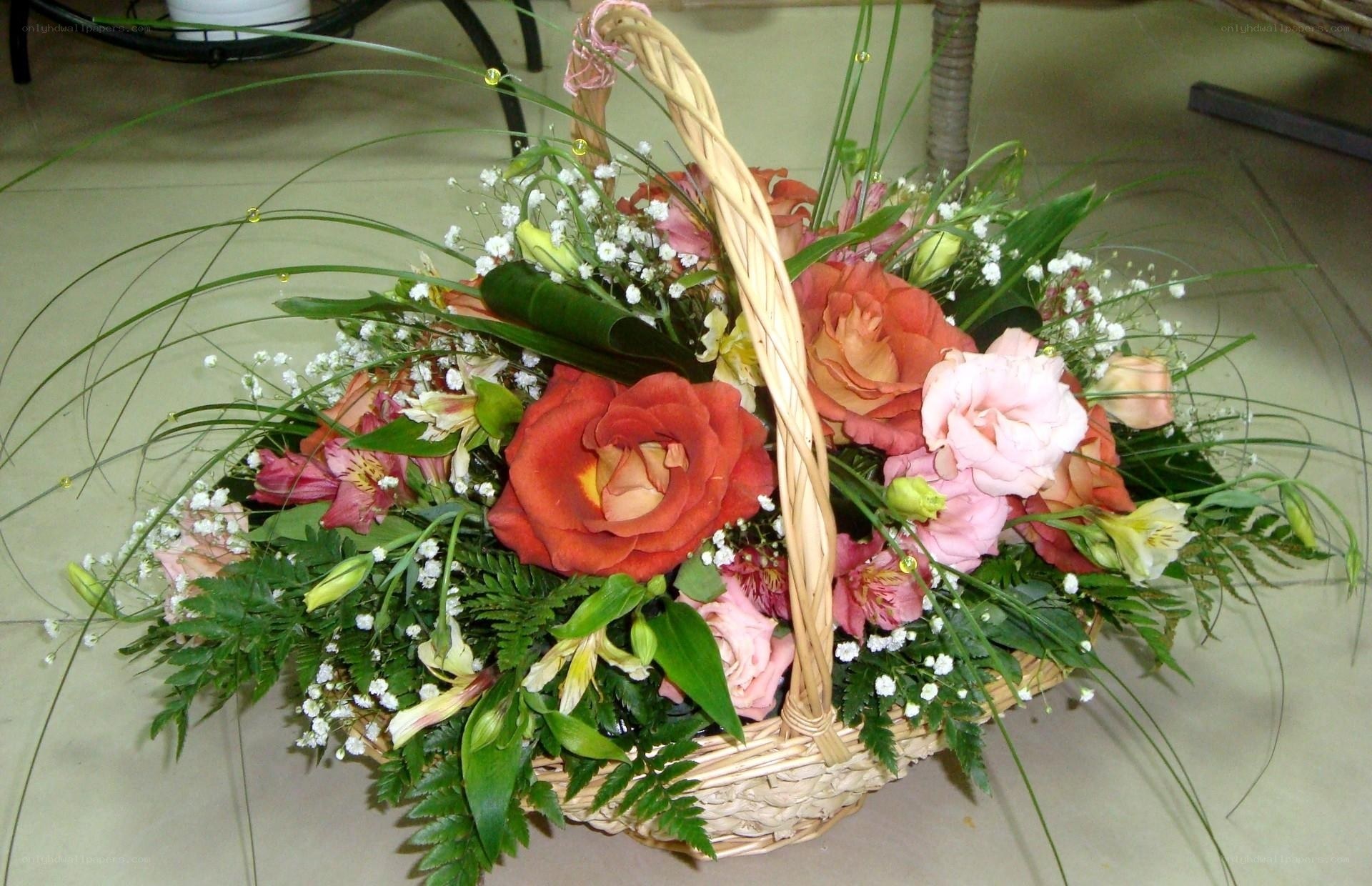 Floral basket arrangement