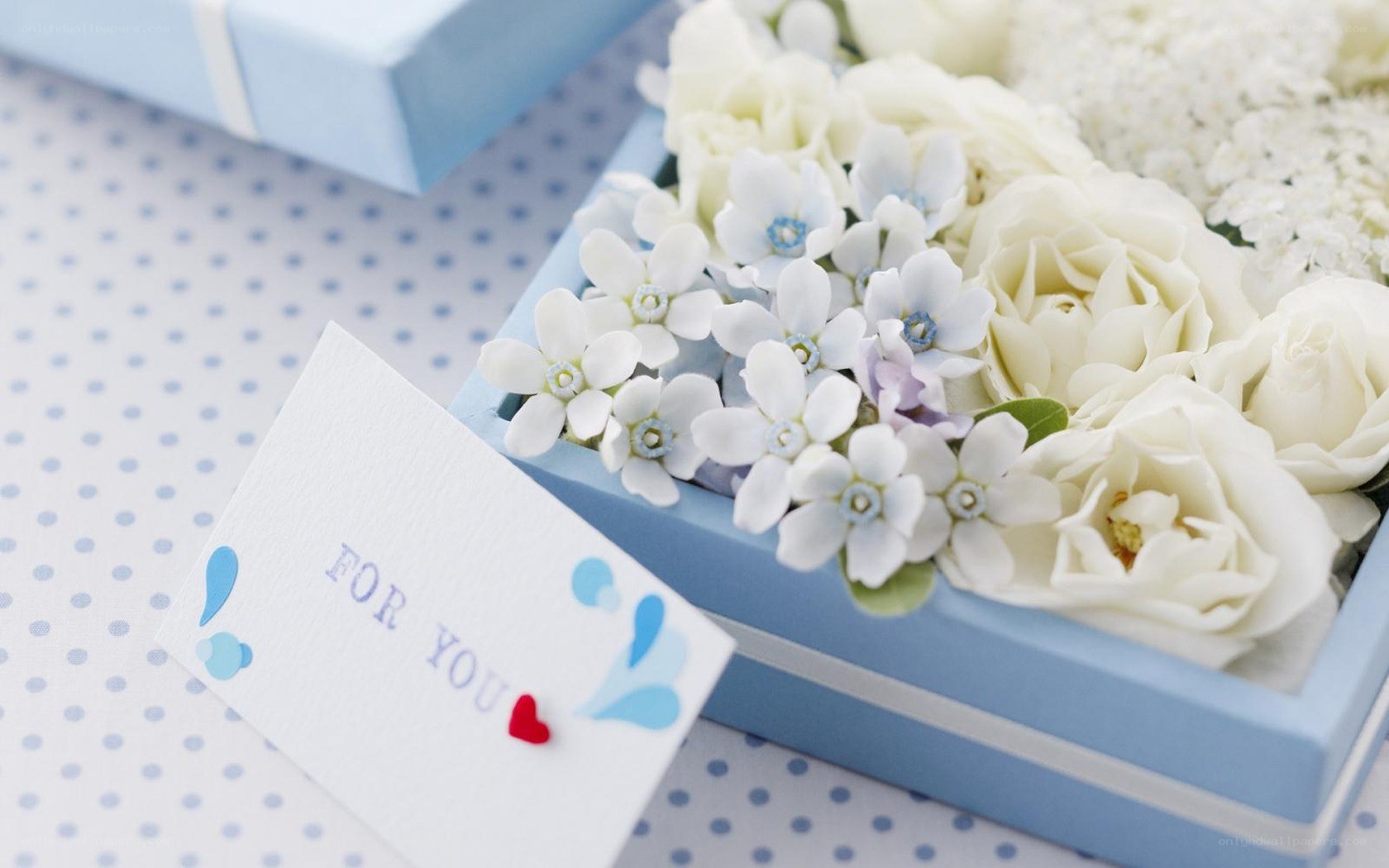 Floral gift box with card