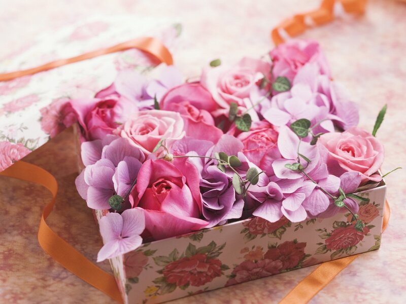 Floral gift box with roses