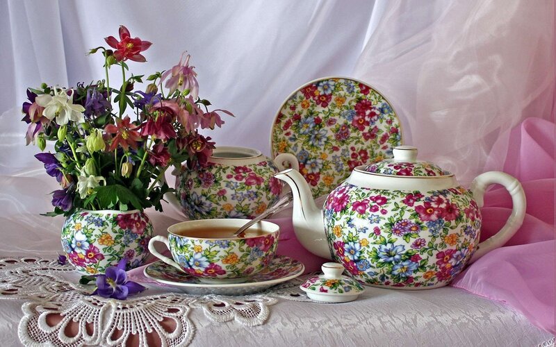 Floral tea set with flowers
