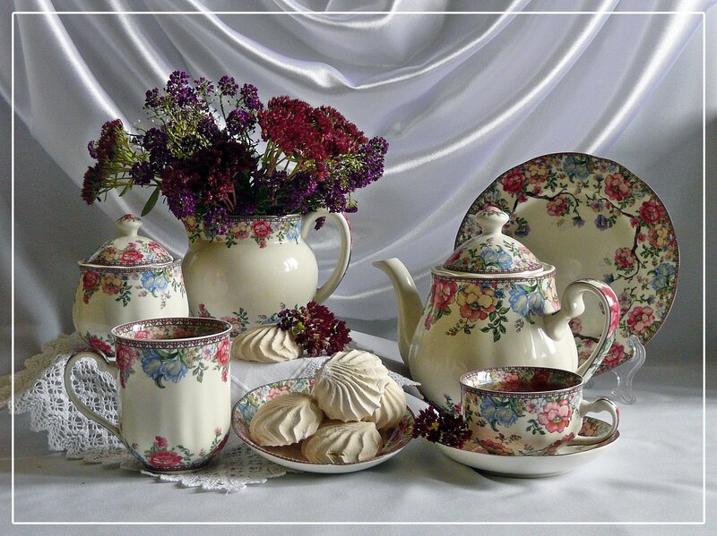 Floral Tea Set with Meringues