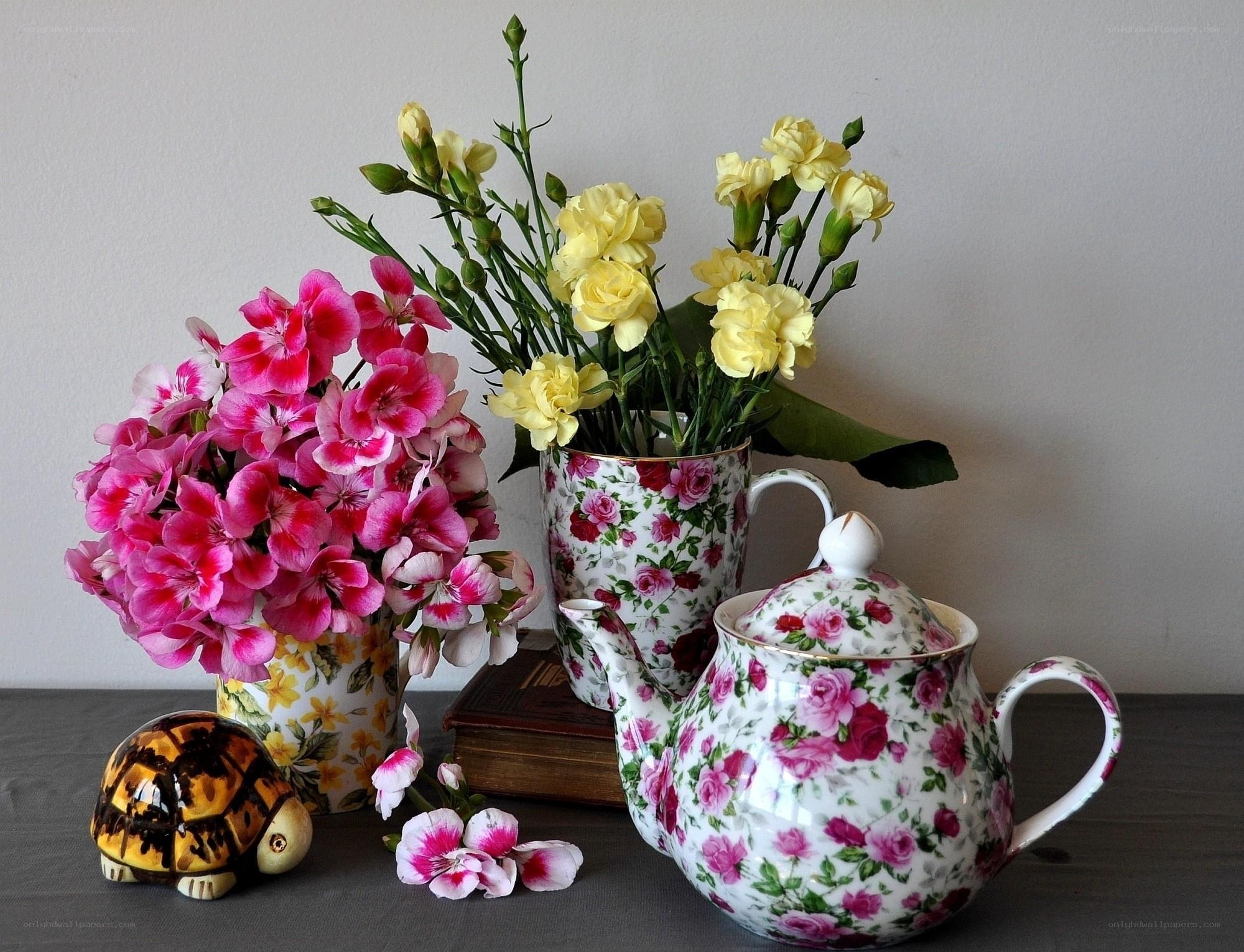 Floral teapot and flowers