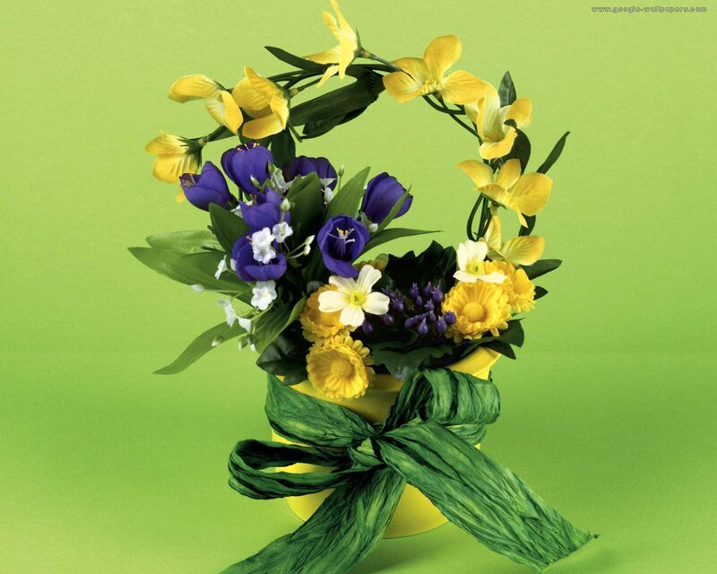 Flower Arrangement in Basket — Green