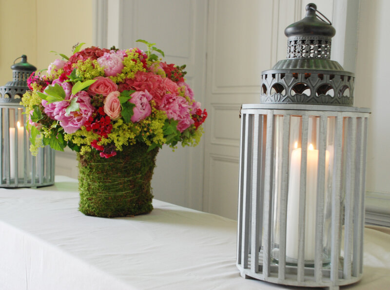 Flower Arrangement in Moss Vase — Green