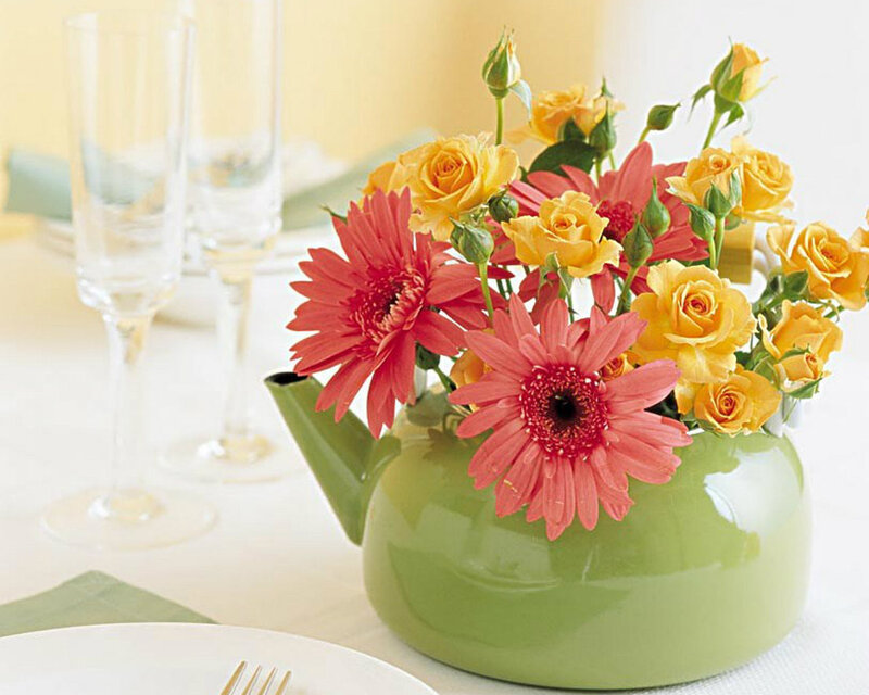 Flower Arrangement in Teapot — Green