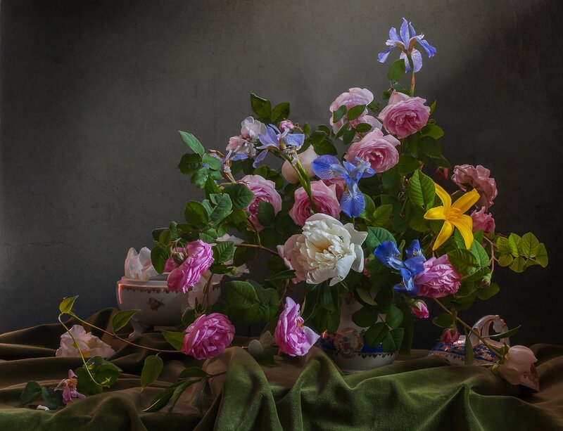 Flower Arrangement in Vase — Green, Dramatic, Photograph