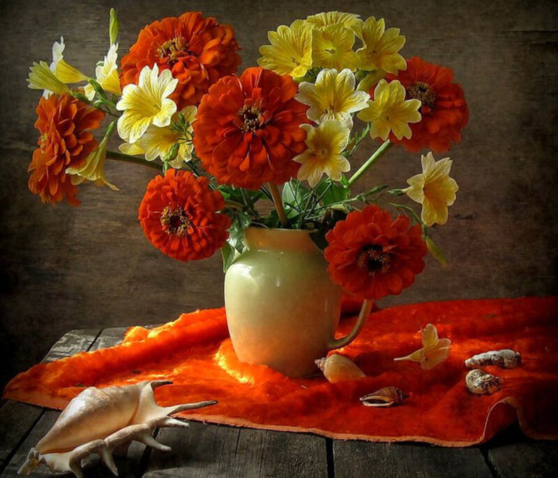 Flower Arrangement in Vase — Orange, Dramatic
