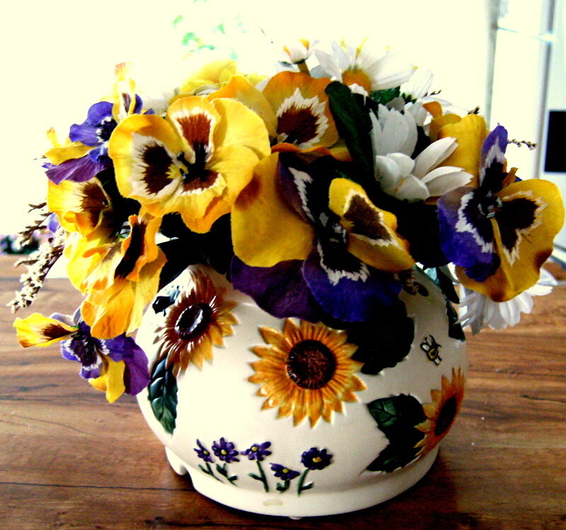 Flower Arrangement in Vase — Yellow