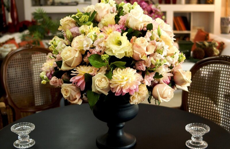 Flower Arrangement on Table — Black, Calm