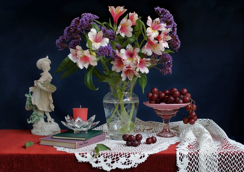 Flower Arrangement on Table — Red, Serene