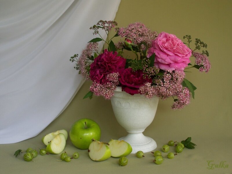 Flower Arrangement with Apples — Green