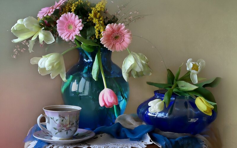 Flower Arrangement with Teacup — Blue