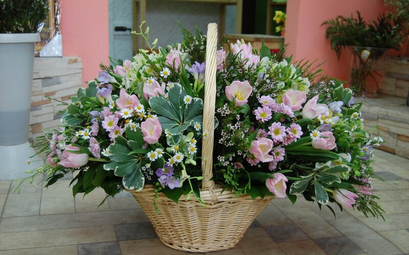 Flower Basket Arrangement — Pink, Calm