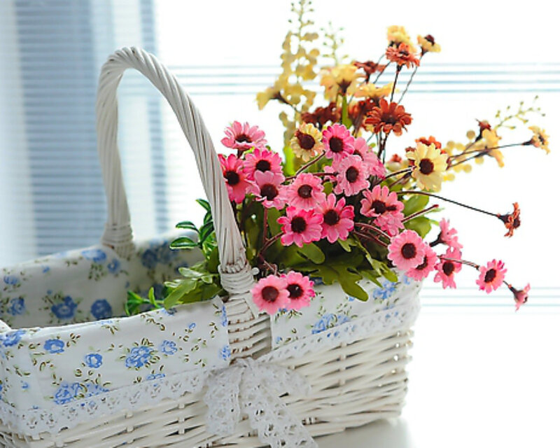 Flower Basket with Daisies — White