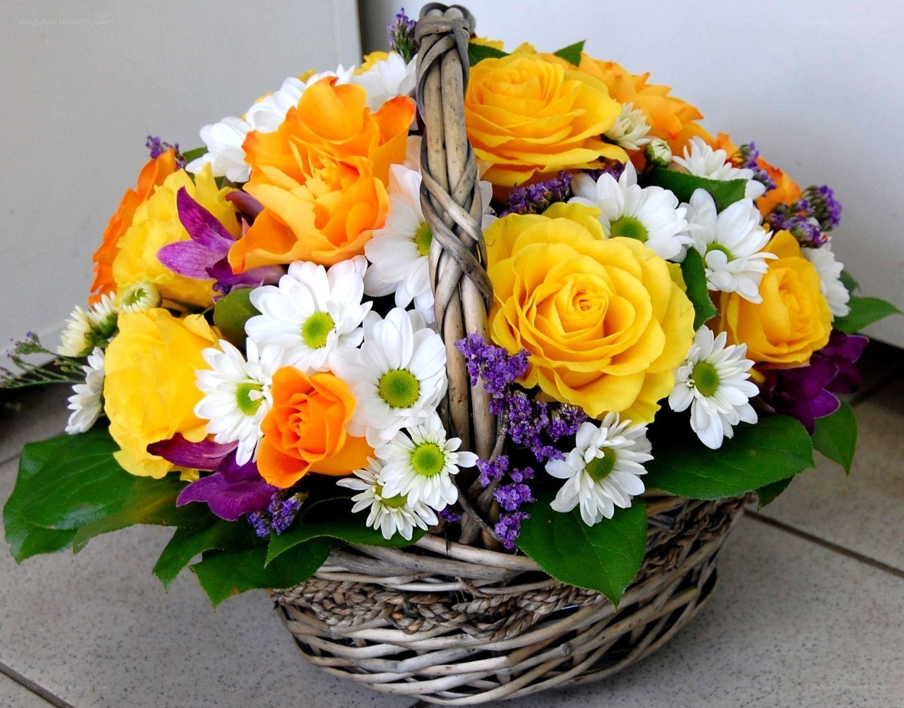 Flower basket with roses and daisies