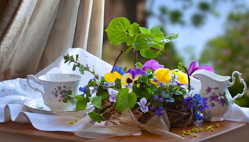 Flower Basket with Tea Set — White