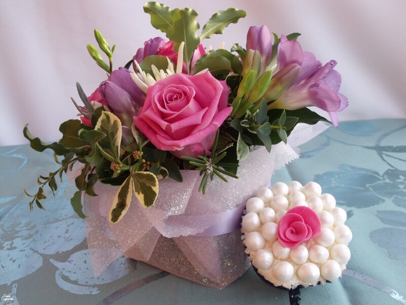 Flower Bouquet and Cupcake — Pink