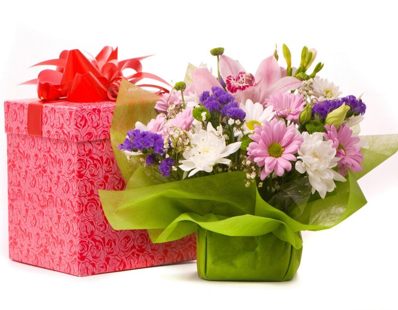 Flower Bouquet and Gift Box — Pink