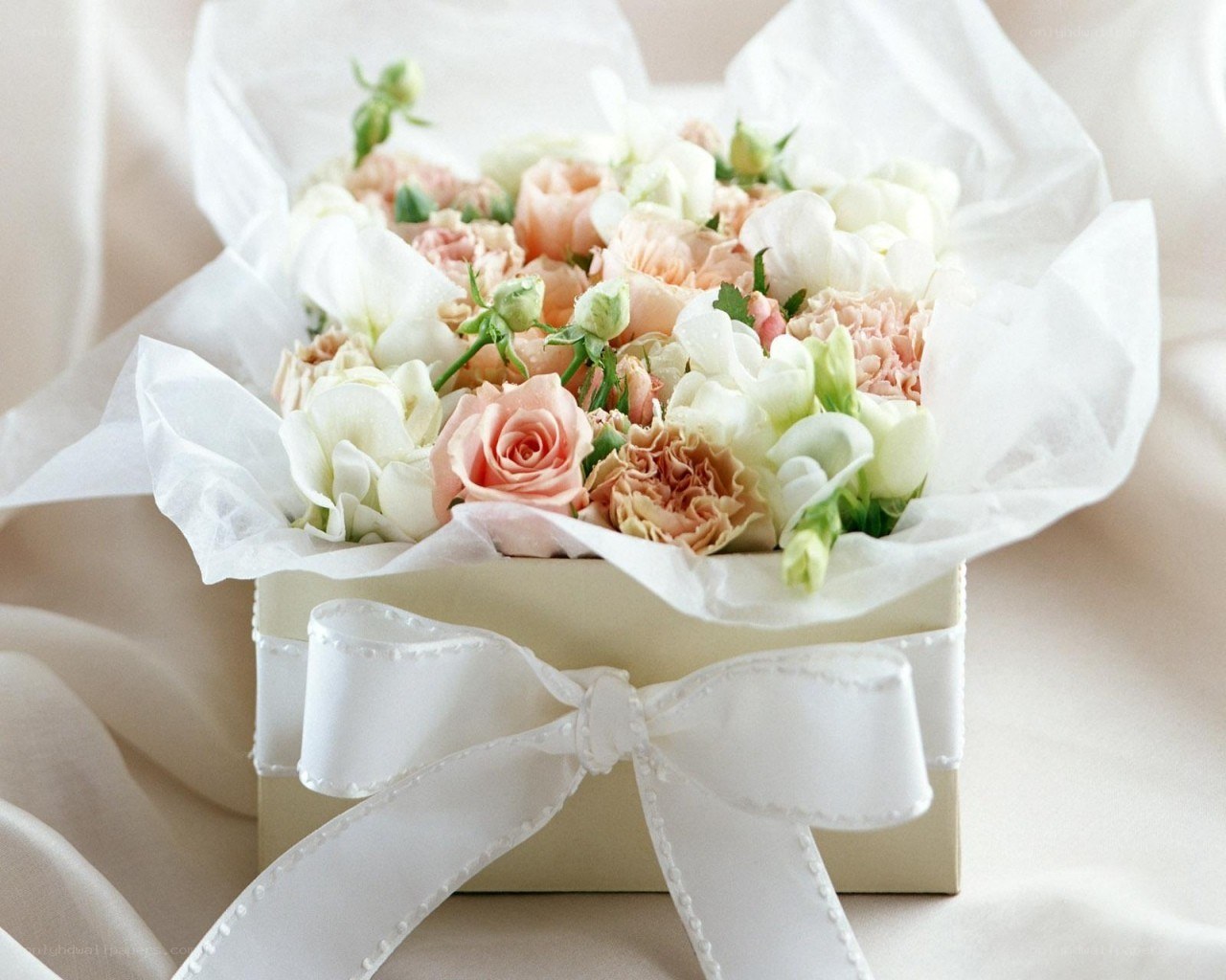 Flower bouquet in a box