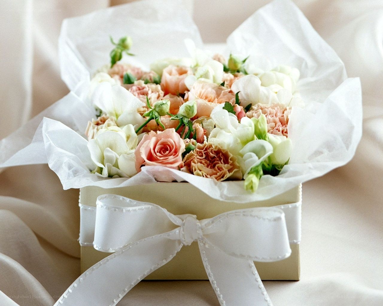 Flower bouquet in a box