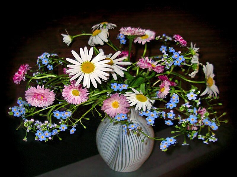 Flower bouquet in a vase