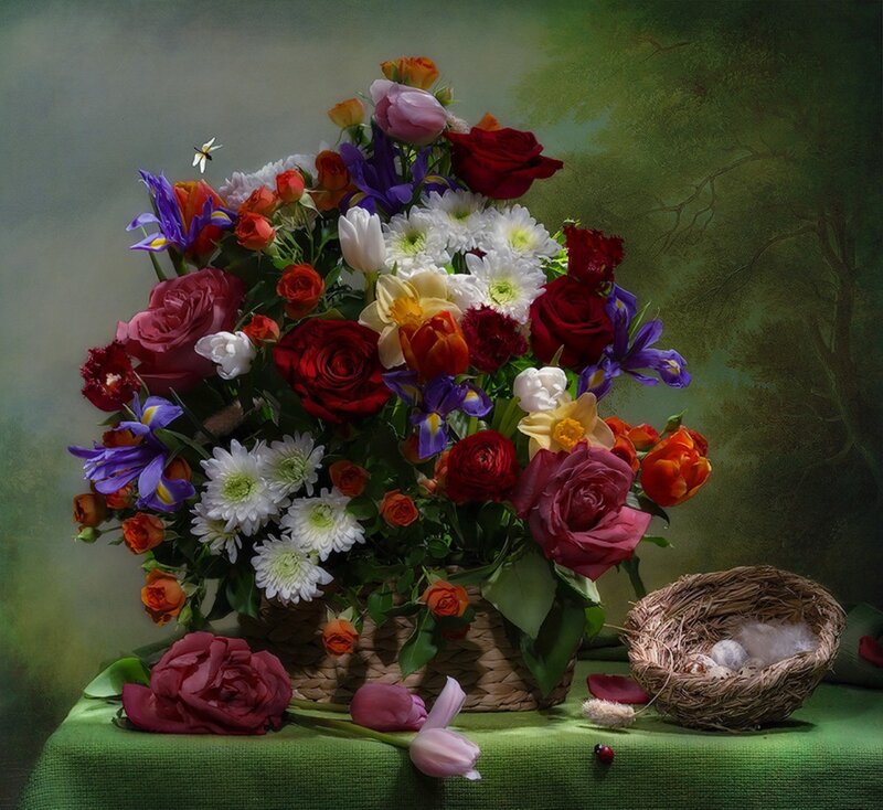 Flower Bouquet in Basket — Green, Serene