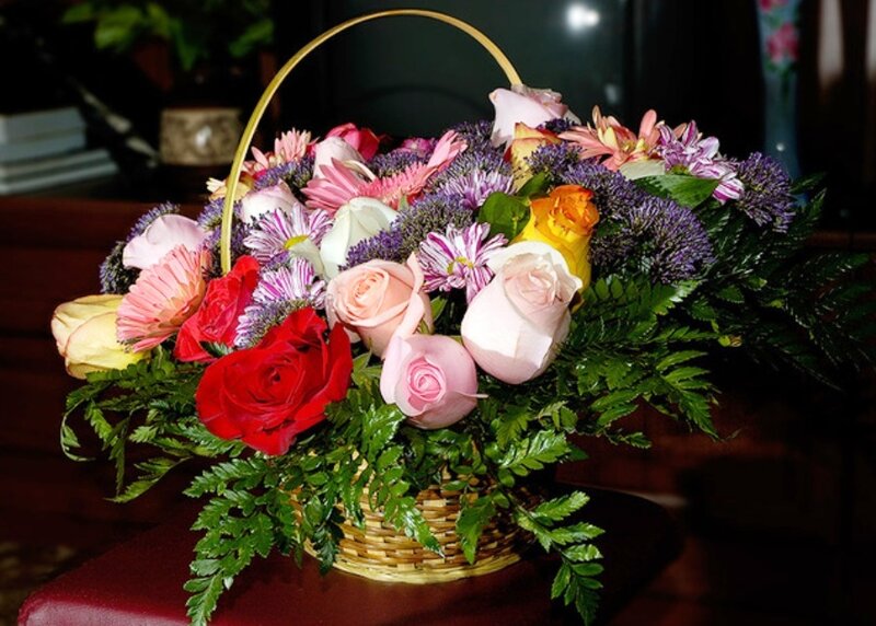 Flower Bouquet in Basket — Green