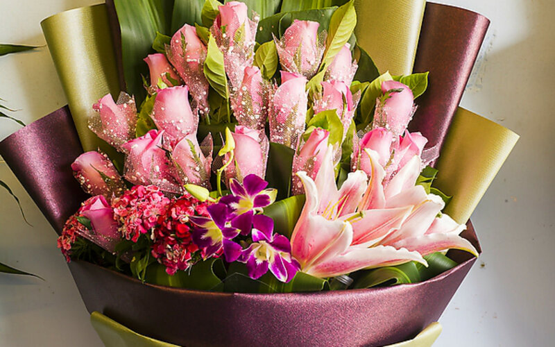 Flower Bouquet in Basket — Pink, Festive