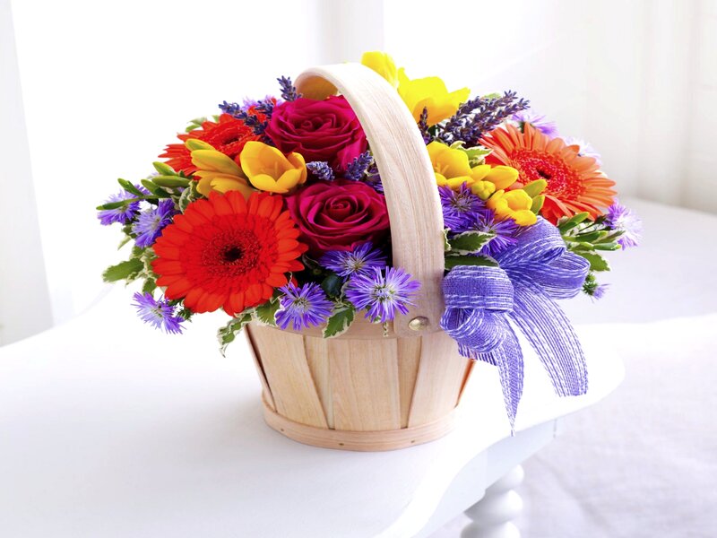 Flower Bouquet in Basket — Red, Bright