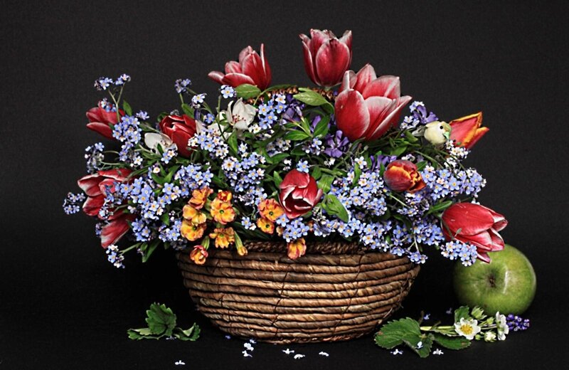 Flower Bouquet in Basket — Red, Calm, Photograph, Apple