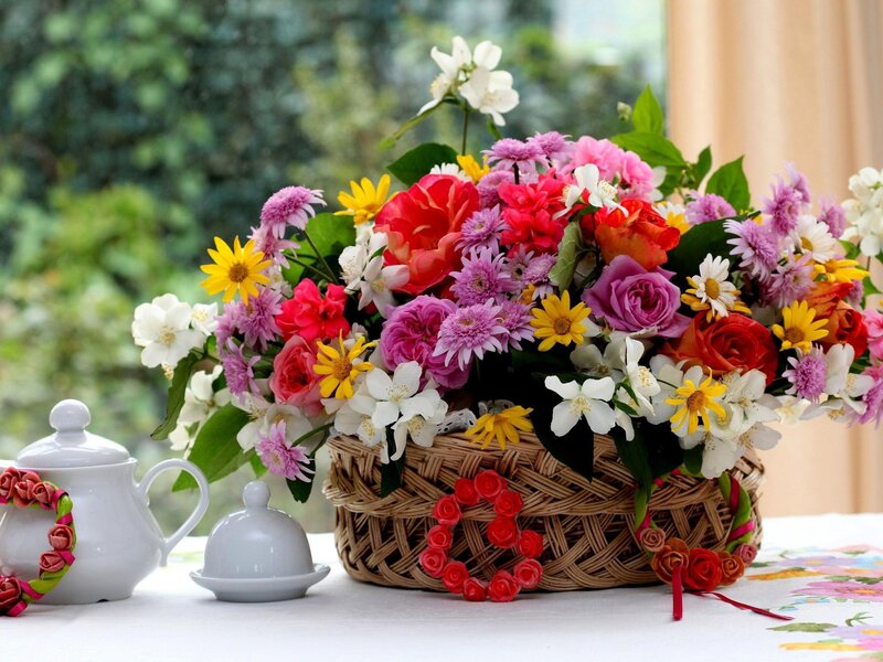 Flower Bouquet in Basket — White, Serene