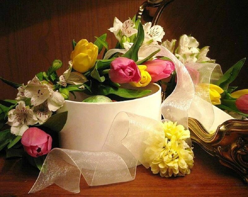 Flower Bouquet in Box — White, Calm