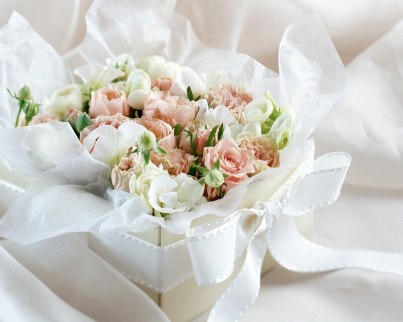 Flower Bouquet in Box — White, Serene