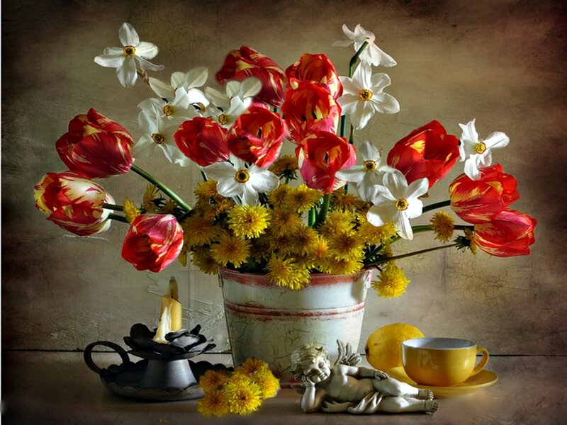 Flower Bouquet in Bucket — Red