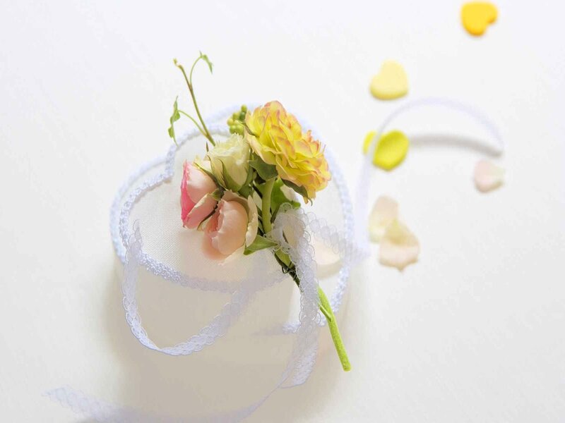 Flower Bouquet in Heart Holder — White