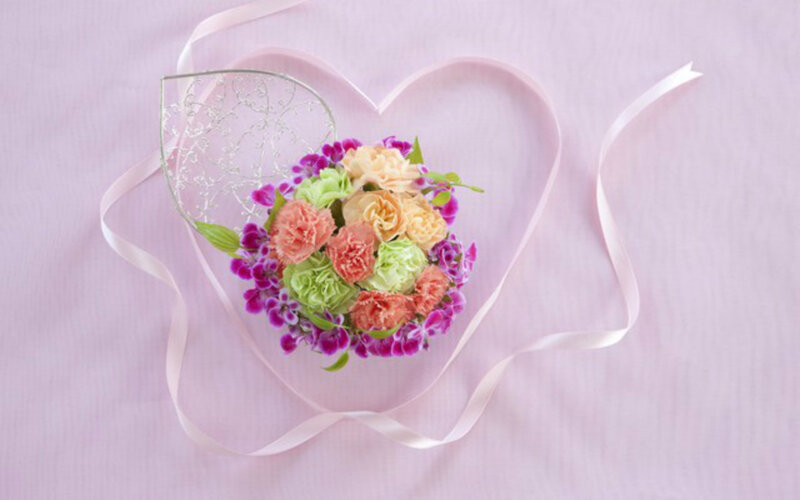 Flower Bouquet in Heart Shape — Pink