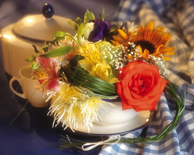 Flower Bouquet in Teacup — Blue