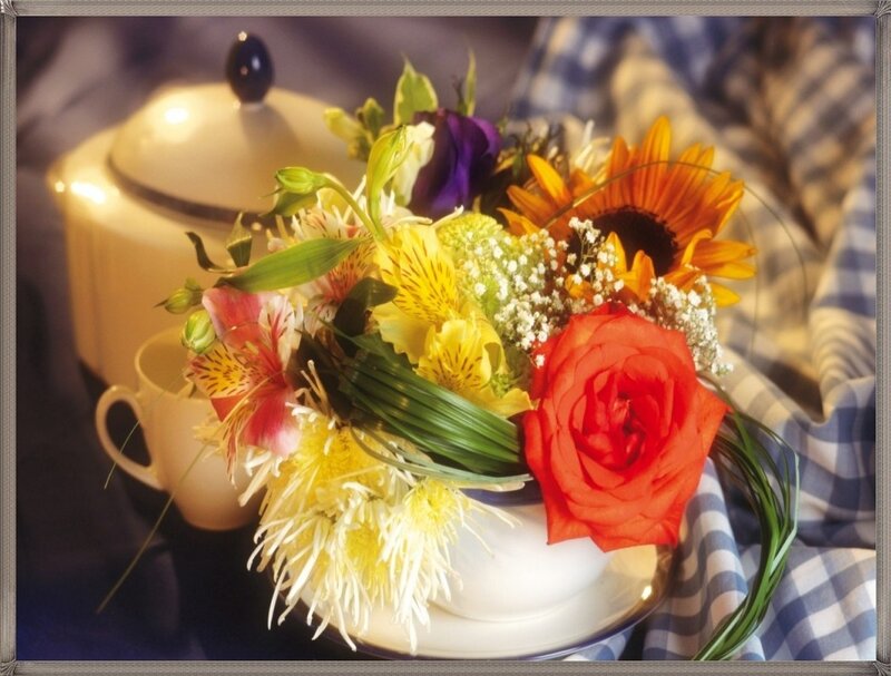 Flower Bouquet in Teacup — Yellow, Calm