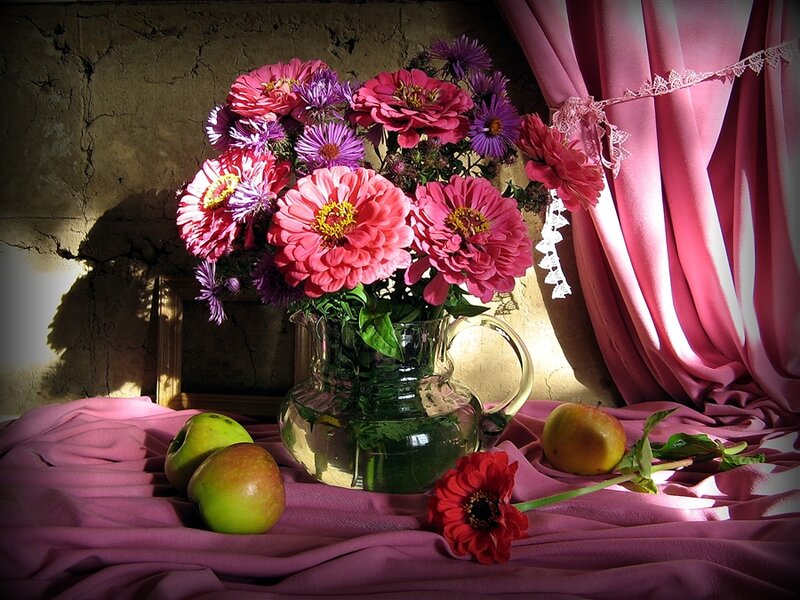 Flower Bouquet in Vase — Pink, Dramatic