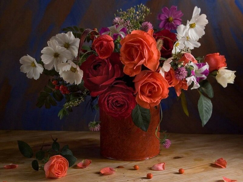Flower Bouquet in Vase — Red, Calm