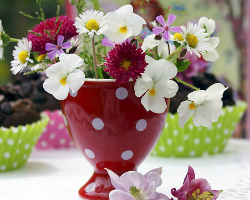 Flower Bouquet in Vase — Red, Cheerful