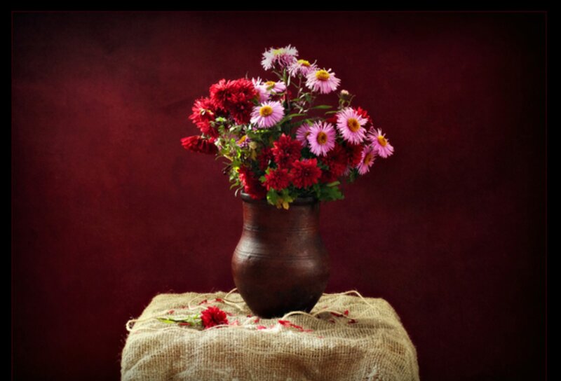 Flower Bouquet in Vase — Red, Dramatic